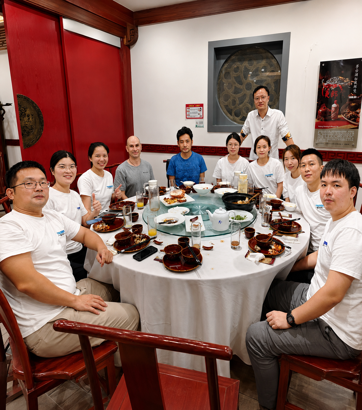 Agentes de Corea y Malasia visitan Thunder Laser en China