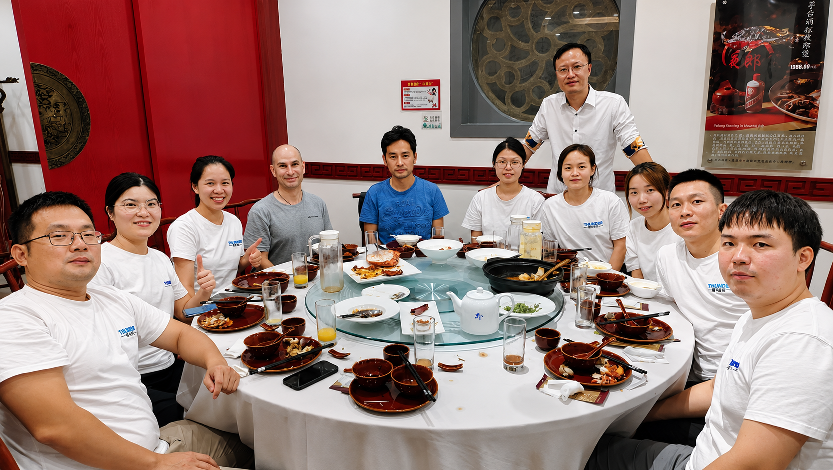 Agentes de Corea y Malasia visitan Thunder Laser en China
