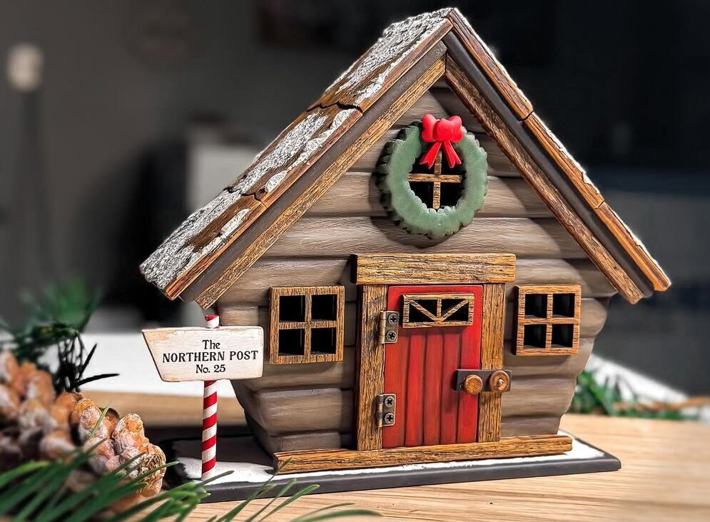 Kit de modelo de casa de Navidad de madera cortada con láser hecho con una máquina de láser Thunder