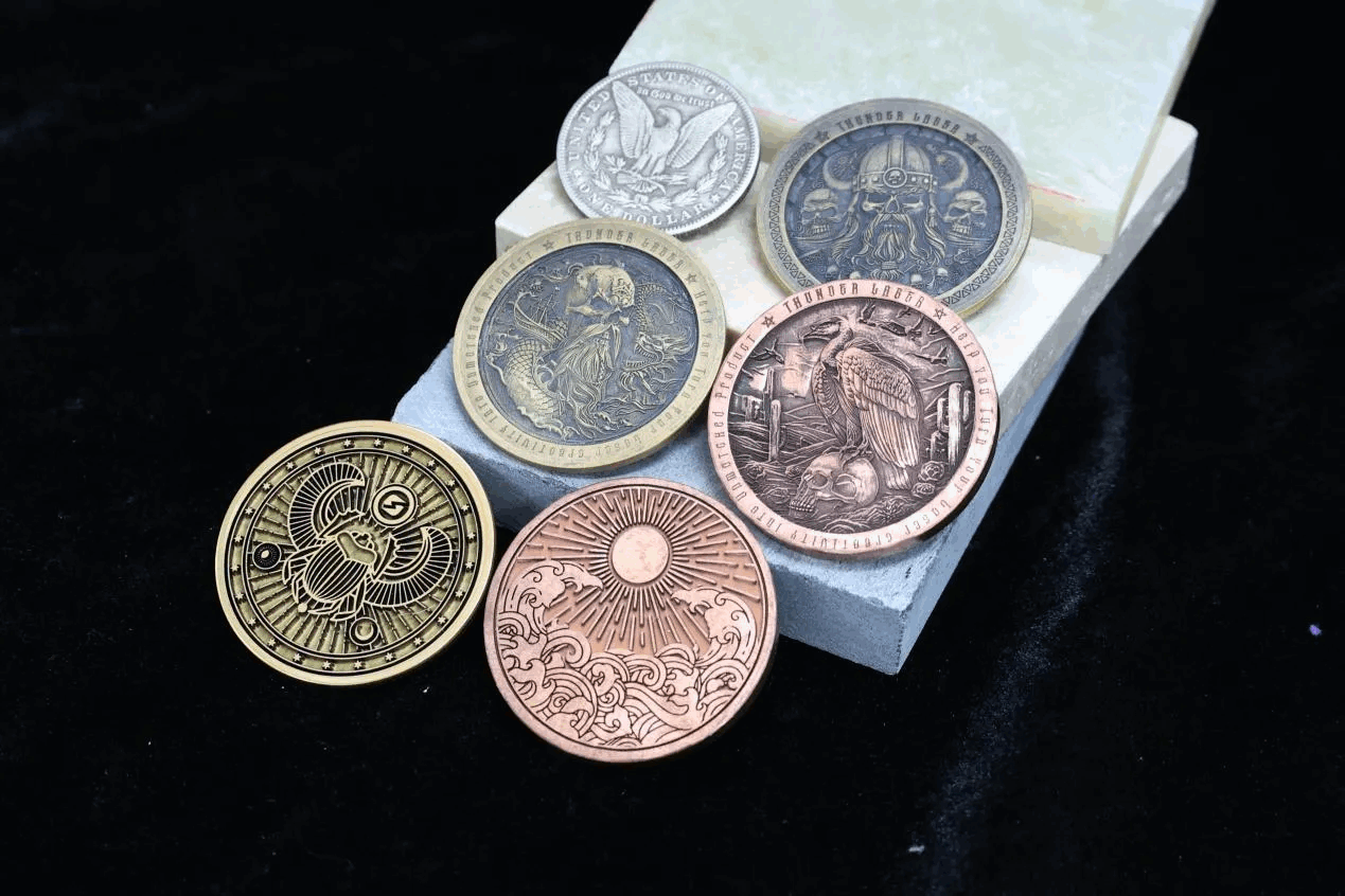 Monedas grabadas del laser de la fibra