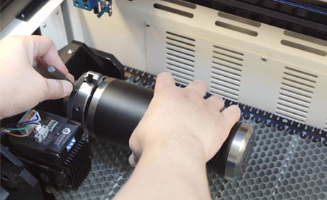 Cómo utilizar el accesorio giratorio en Thunder Laser Bolt